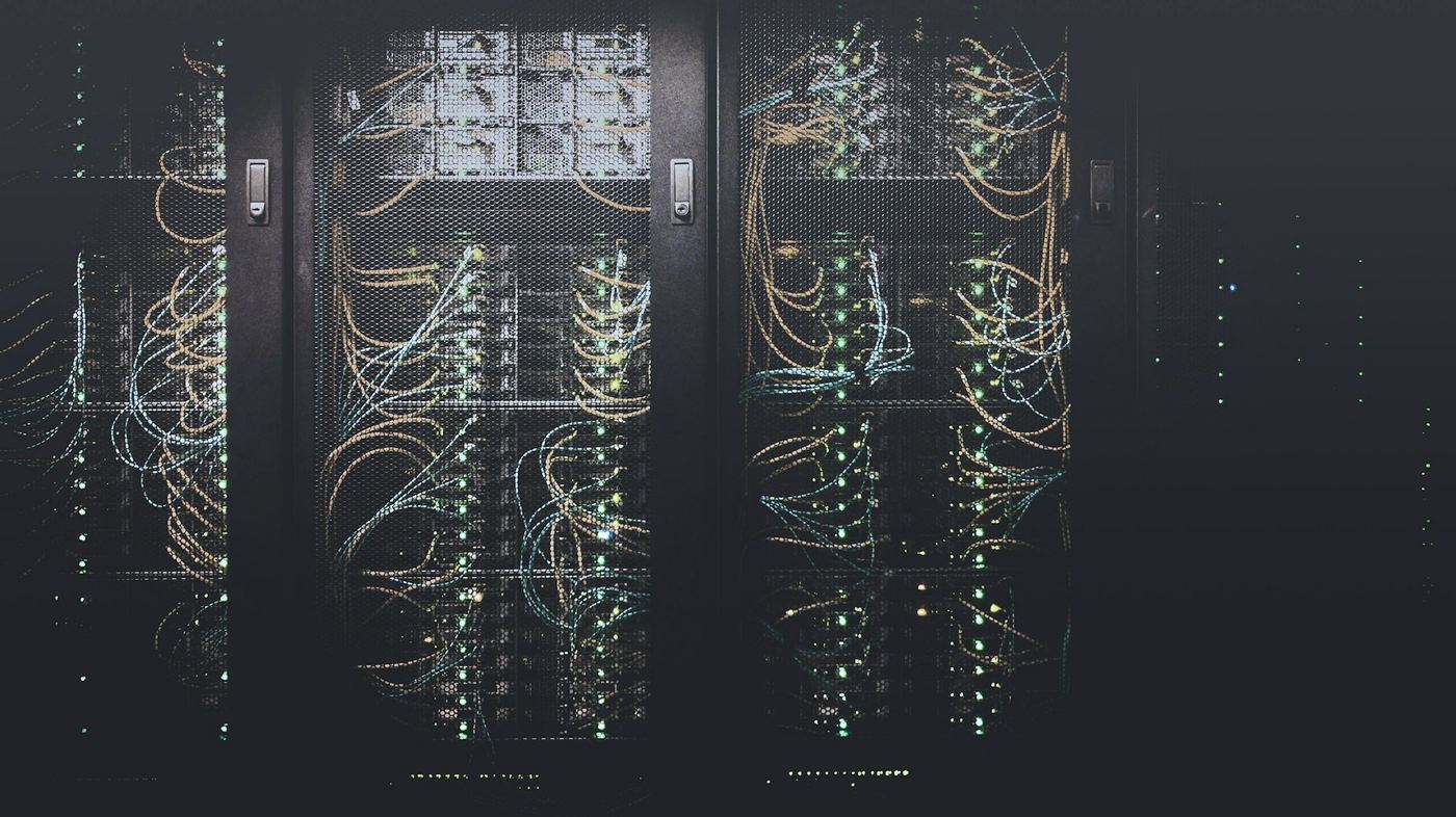 Serverracks in einem Rechenzentrum